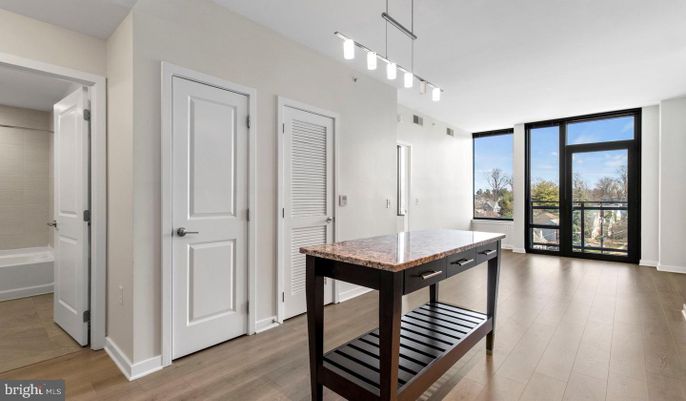 Interior, Pendant Lights, Wood Texture Flooring
