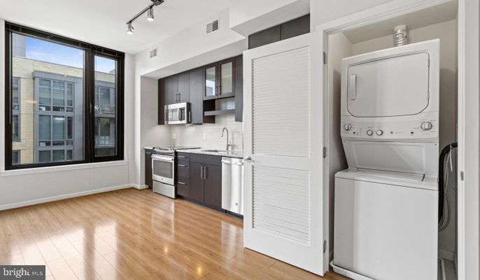 Interior, Kitchen, Utility Closets, Washer, Wood Texture Flooring
