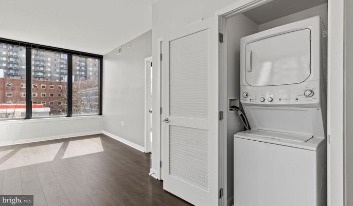 Interior, Utility Closets, Washer, Wood Texture Flooring