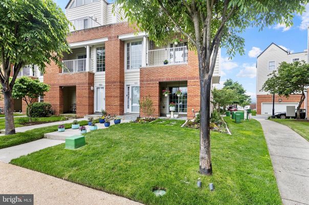 Backyard, Exterior, Facade, Brick Facade, Rowhouse