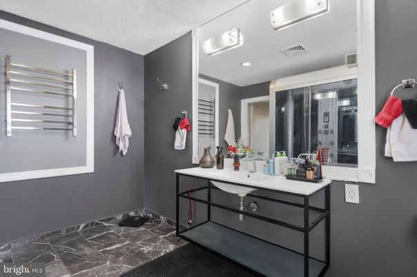 Bathroom, Interior, Marble, Recessed Lighting