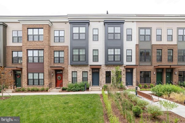 Exterior, Facade, Brick Facade, Rowhouse