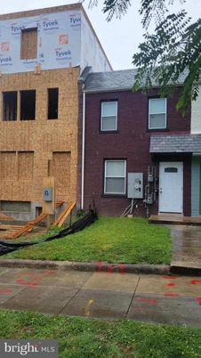 Exterior, Facade, Brick Facade, Rowhouse