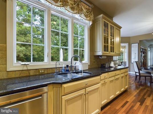 Dining room, Interior, Kitchen, Stainless Steel Appliances, Wood Texture Flooring
