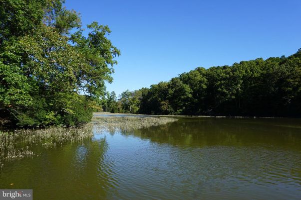 Exterior, Lake