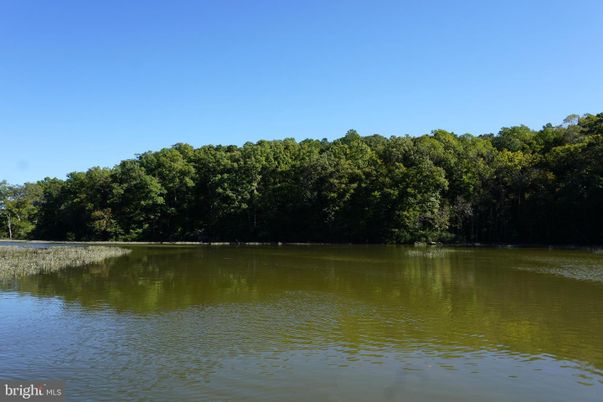 Exterior, Lake