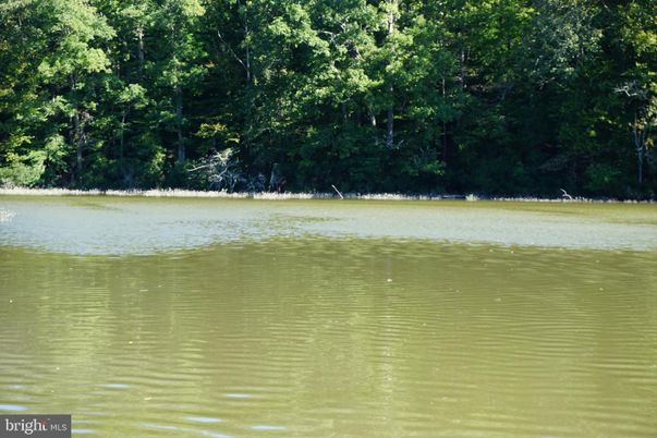 Exterior, Lake