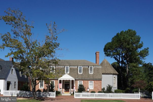 Exterior, Facade, Brick Facade, Georgian