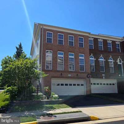 Attached, Exterior, Facade, Brick Facade, Rowhouse