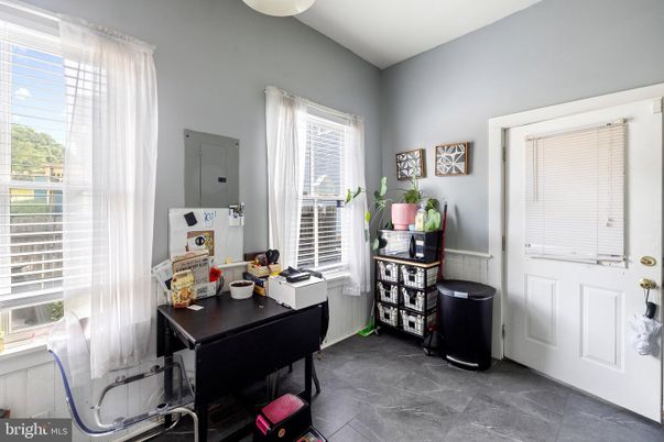 Home Office, Interior