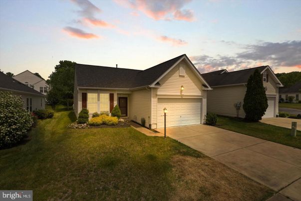 Attached, Exterior, Facade, Ranch