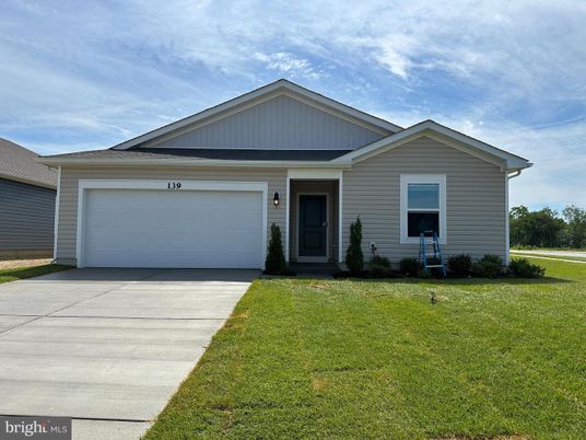Attached, Exterior, Facade, American Craftsman
