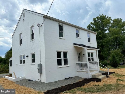Backyard, Exterior, Facade, Rowhouse