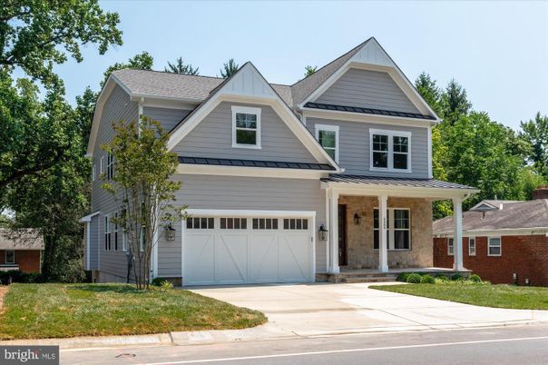 Attached, Exterior, Facade, Farmhouse