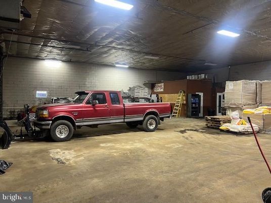 Garage, Interior, Stone Walls