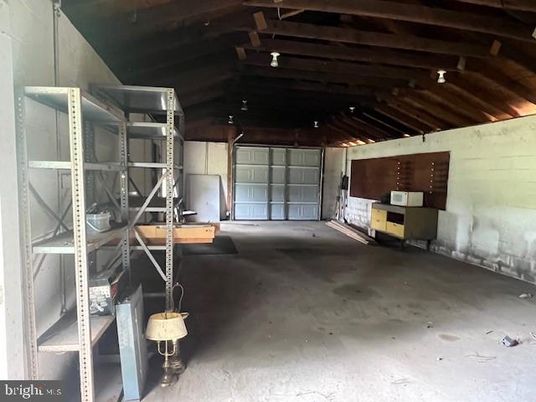 Garage, Interior, Wooden Beams