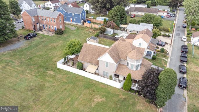 Exterior, Drone