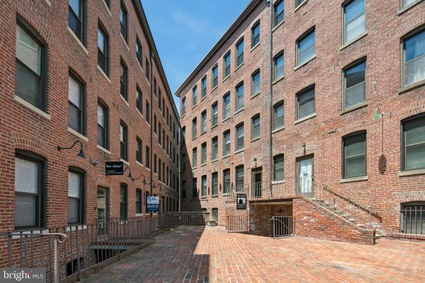 Exterior, Facade, Brick Facade, Rowhouse