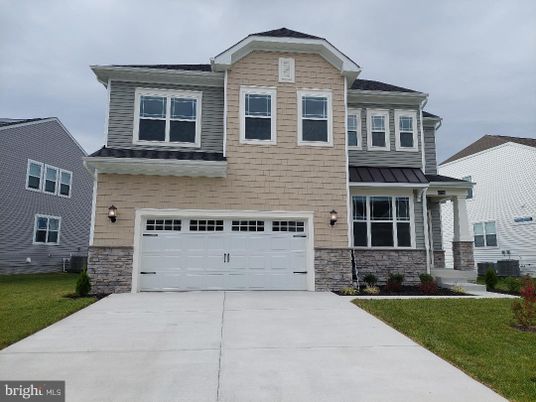 Attached, Exterior, Facade, Rowhouse