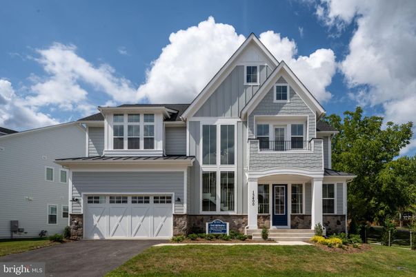 Attached, Exterior, Facade, Farmhouse