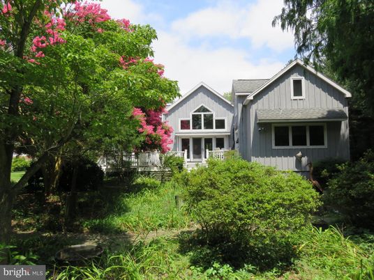 Exterior, Facade, Farmhouse