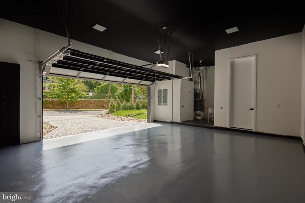 Garage, Interior