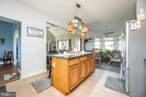 Chandelier, Dining room, Interior, Kitchen, Pendant Lights, Tile Countertops