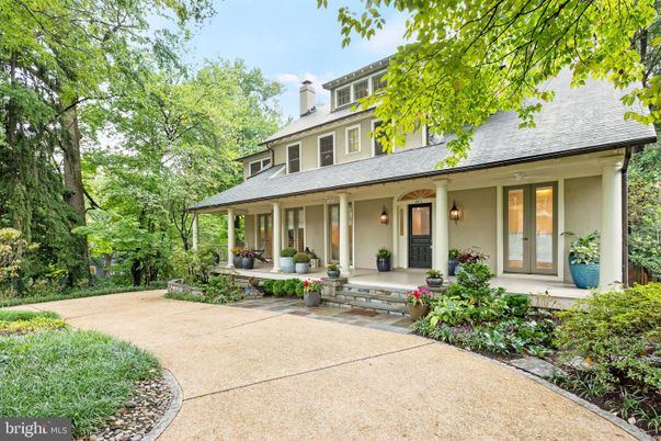 Exterior, Facade, American Foursquare