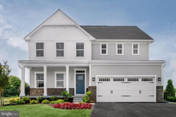 Attached, Exterior, Facade, Farmhouse