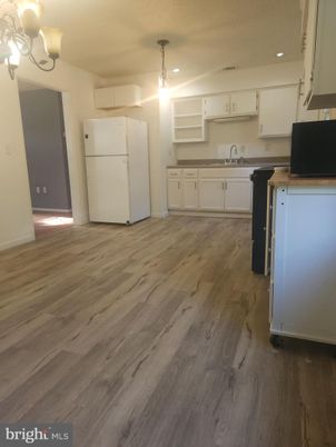 Interior, Kitchen, Pendant Lights, Wood Texture Flooring