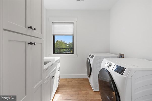 Interior, Washer, Wood Texture Flooring