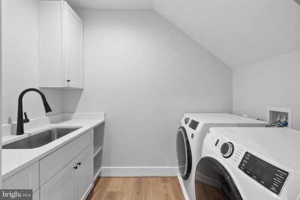 Interior, Washer, Wood Texture Flooring