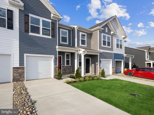 Attached, Exterior, Facade, Rowhouse