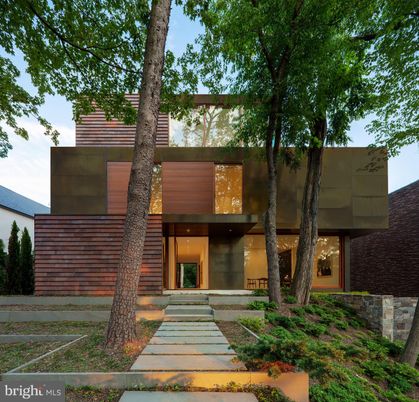 Backyard, Exterior, Facade, Modern