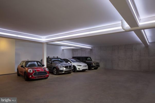 Garage, Interior