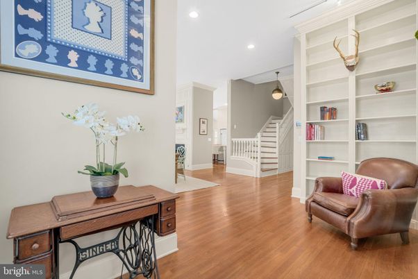 Interior, Pendant Lights, Recessed Lighting, Wood Texture Flooring