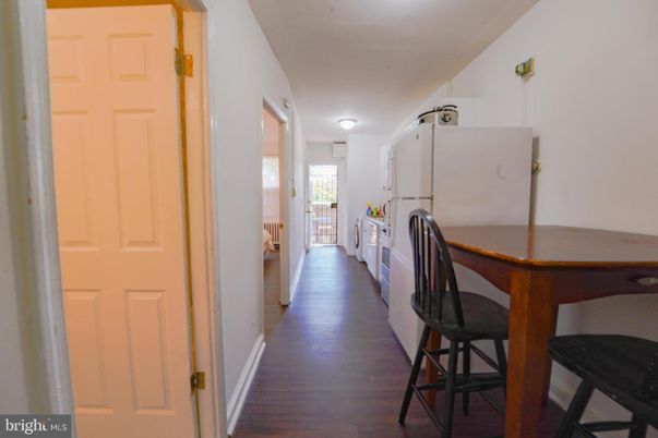 Interior, Washer, Wood Texture Flooring