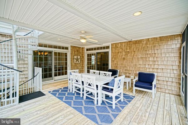 Dining room, Exterior