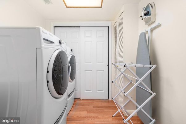 Interior, Utility Closets, Washer, Wood Texture Flooring