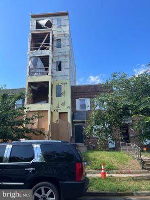 Exterior, Facade, None
