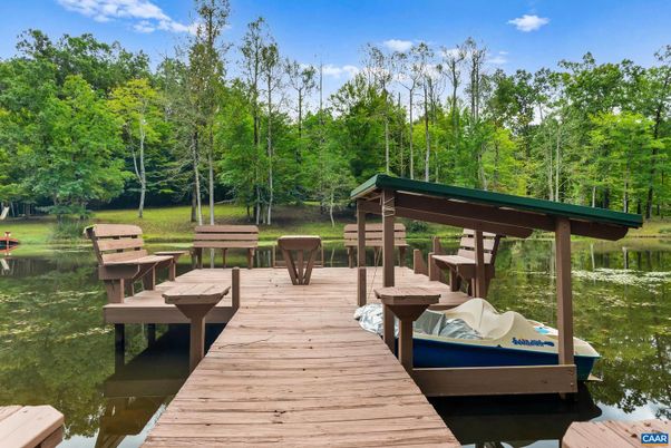 Exterior, Lake