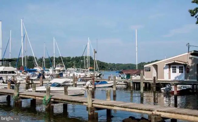 Exterior, Lake