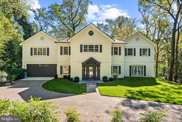 Attached, Exterior, Facade, Farmhouse