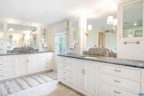 Bathroom, Dual Sink Vanities, Interior, Recessed Lighting