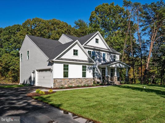 Attached, Exterior, Facade, Farmhouse