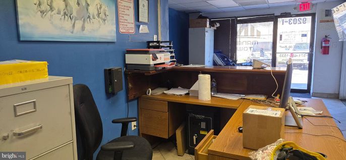 Home Office, Interior