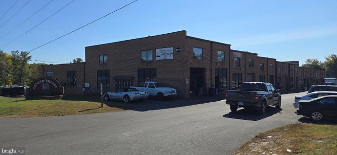 Exterior, Facade, Brick Facade, Modern