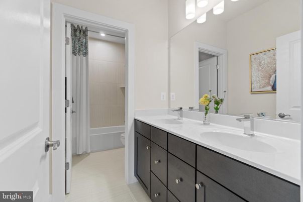 Bathroom, Dual Sink Vanities, Interior, Recessed Lighting