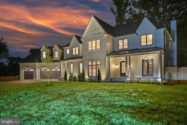 Attached, Exterior, Facade, Farmhouse