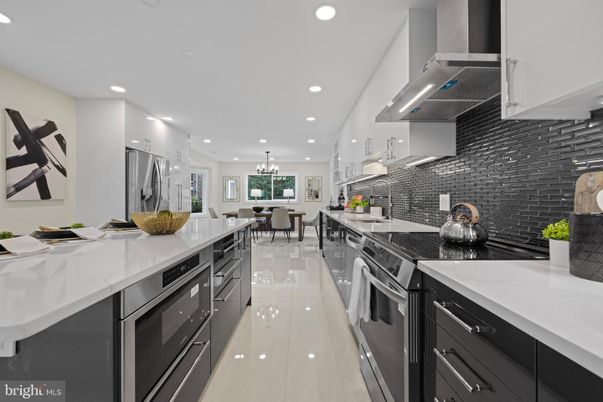 Dining room, Interior, Kitchen, Pendant Lights, Recessed Lighting, Stainless Steel Appliances